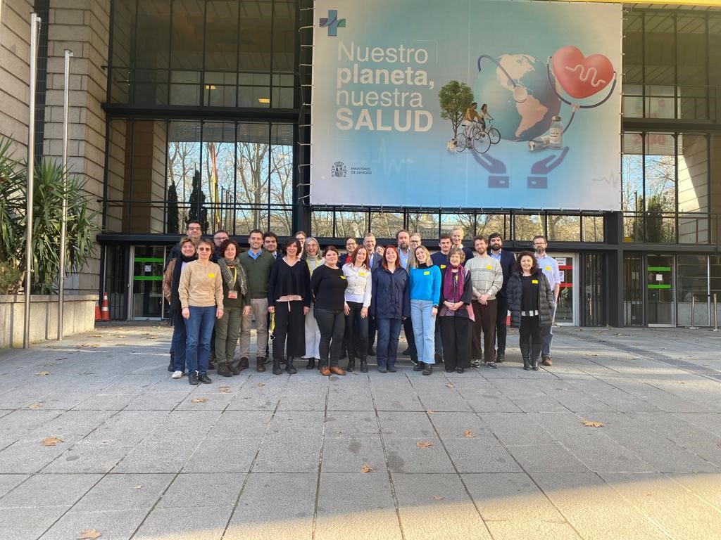 Group photo of participants of Steering Committee in front of the Ministry of Health in Spain